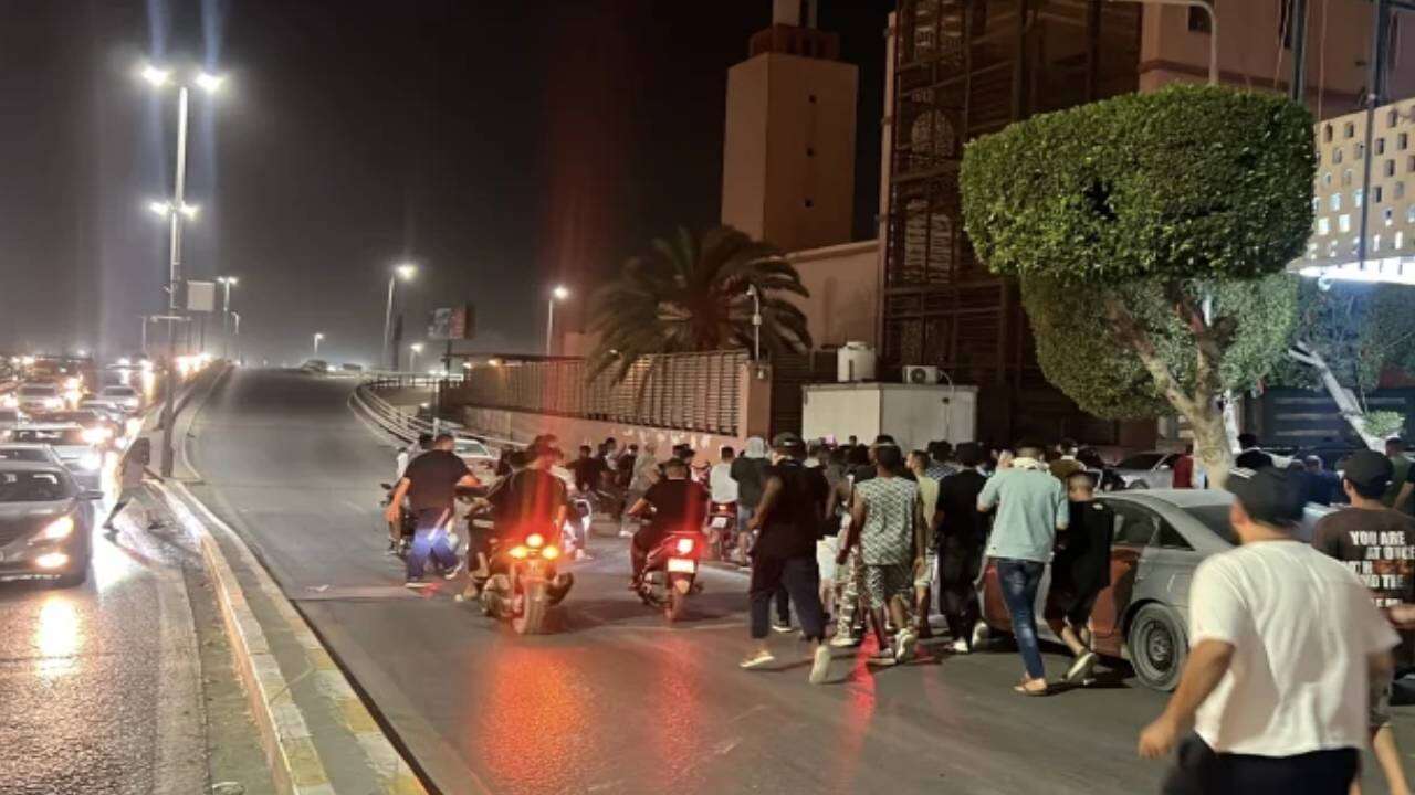 Orta Doğu ülkesi yangın yeri! Vatandaşlar sokakları ateşe verdi, hükümet istifaya çağrıldı 1